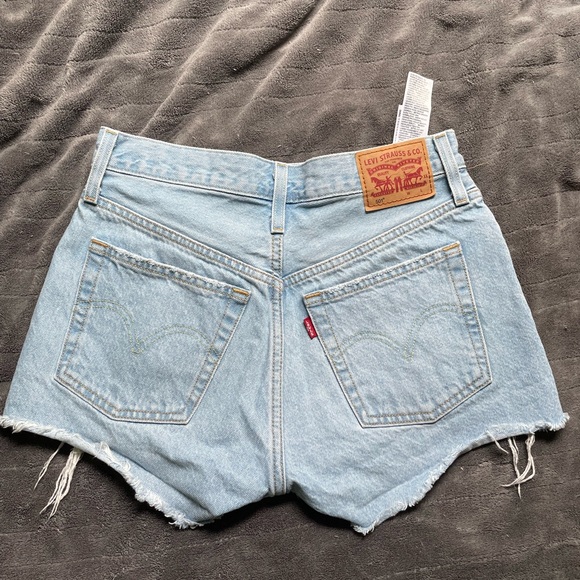 Levi 501 shorts 26 - Picture 2 of 4